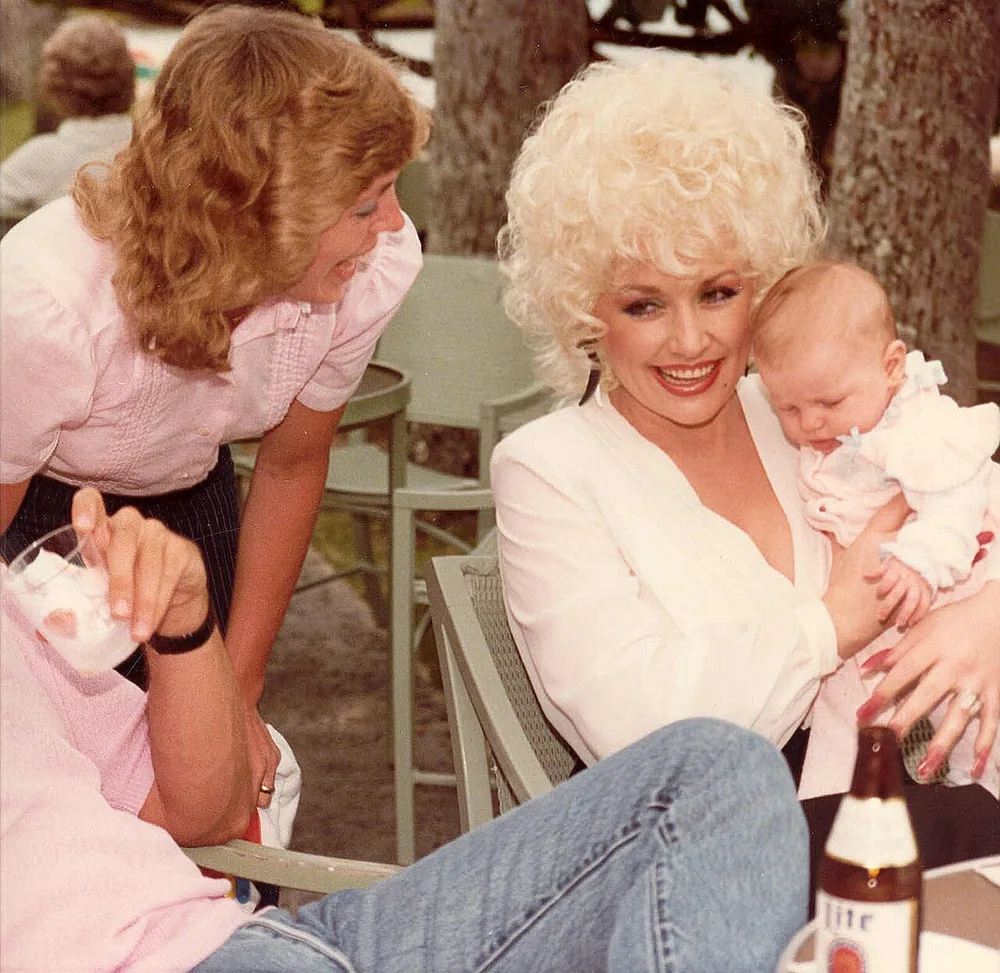 Dolly Parton at the Kahala Hilton Hotel in Honolulu, Hawaii, 1983.