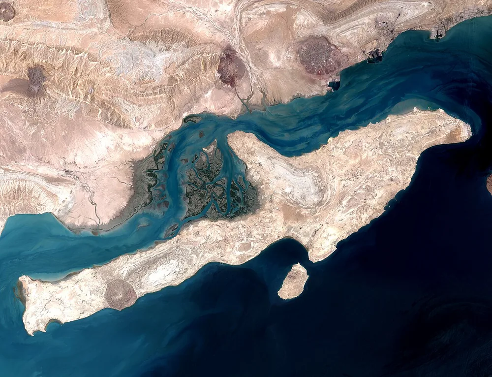 Qeshm Island in the Strait of Hormuz, Iran, in a Landsat 7 composite acquired 23 August 2000.
