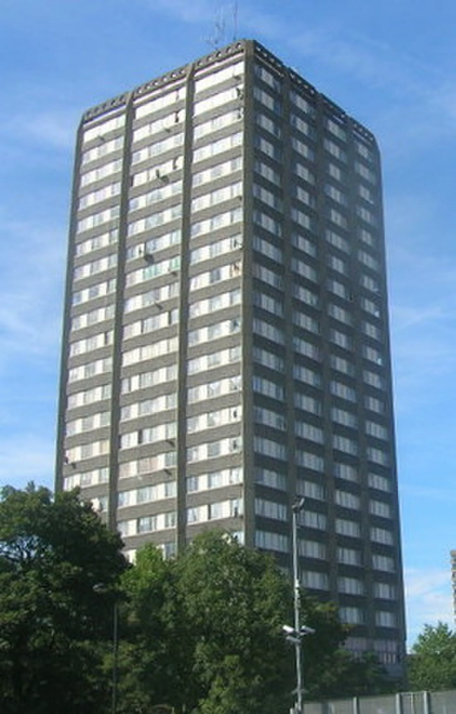 Grenfell Tower in North Kensington, London, photographed before the 2017 fire. Photo: Wikimedia Commons, CC BY-SA.