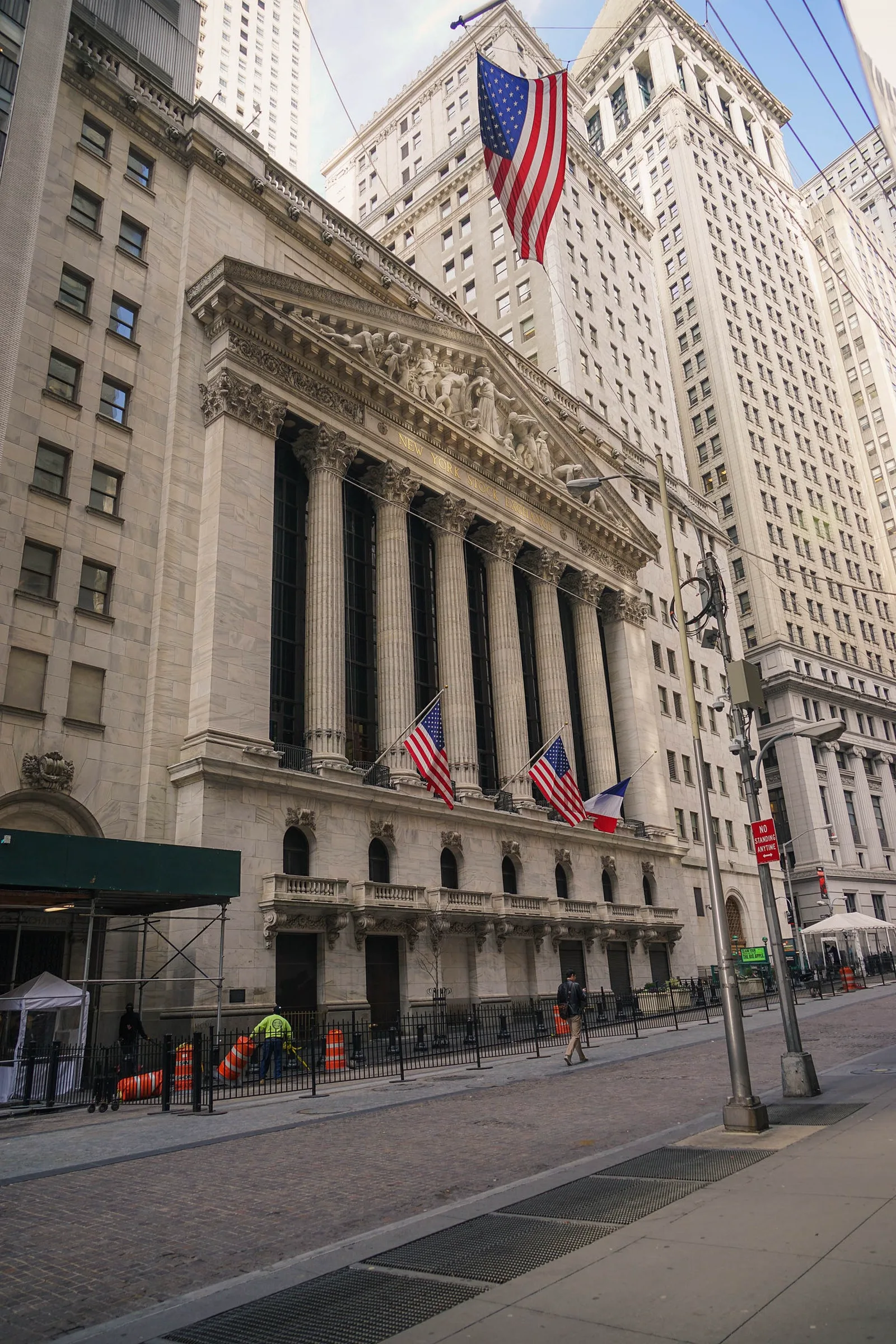 The New York Stock Exchange facade on Wall Street. Photo: Wikimedia Commons, CC BY-SA.