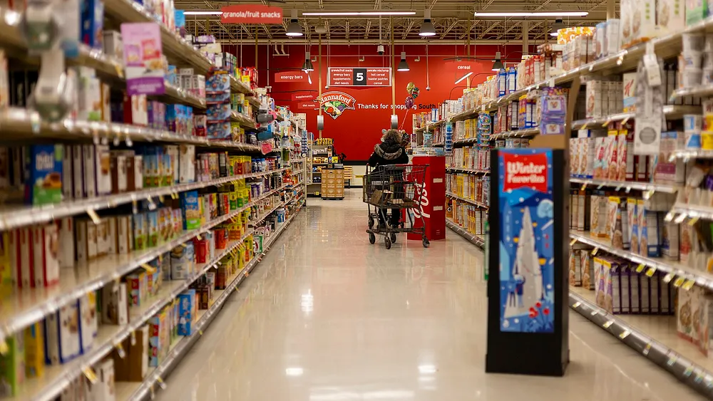 A grocery store aisle with stocked shelves in Vermont. Photo: Wikimedia Commons.