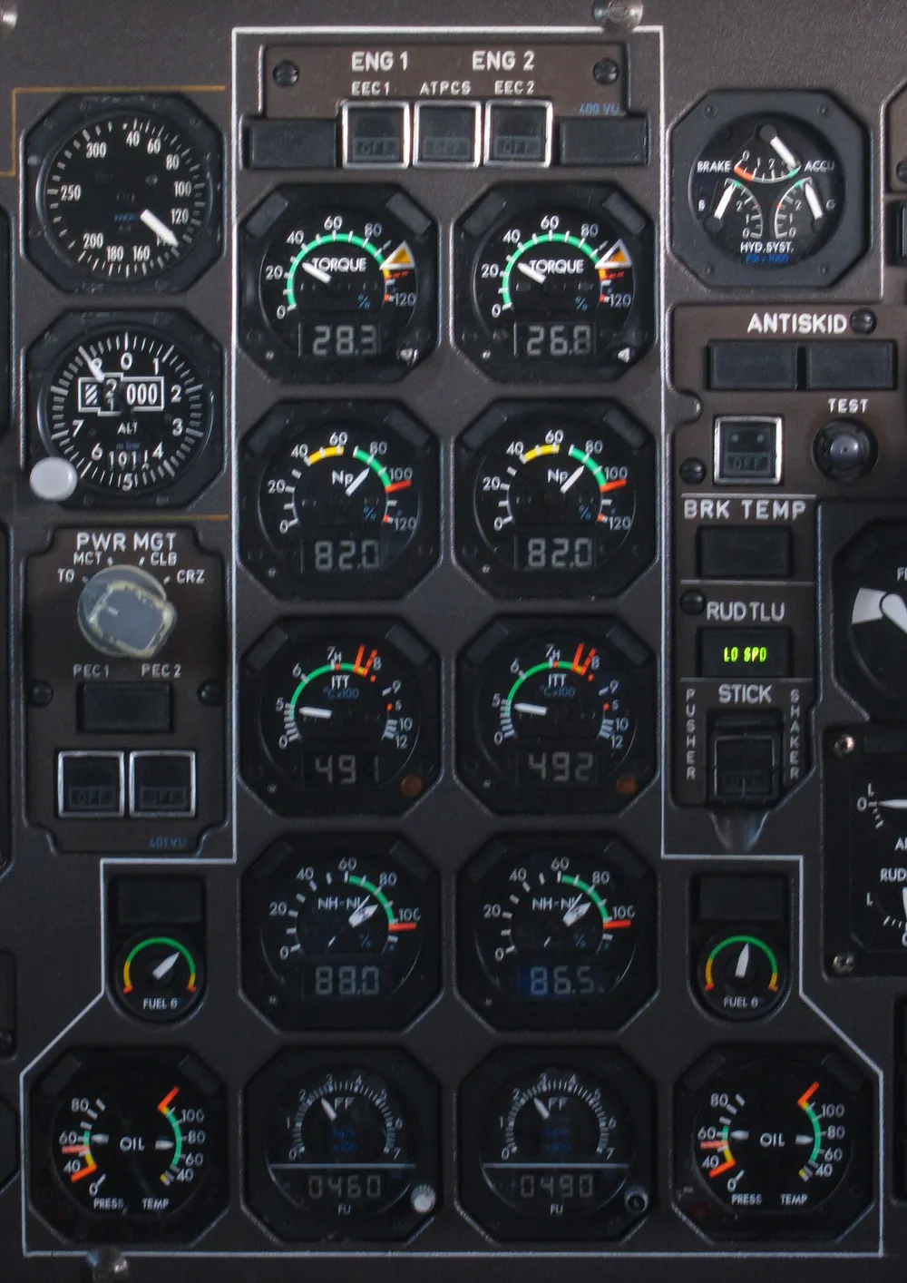 Engine instrument panel inside an ATR 72 cockpit. Photo: Wikimedia Commons.
