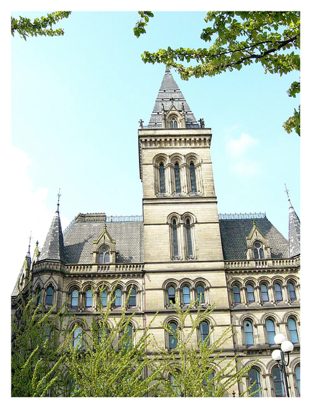 Manchester Town Hall on Albert Square. Photo: Wikimedia Commons.