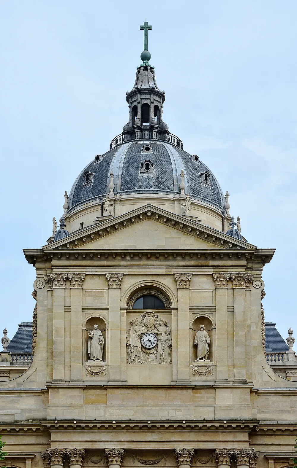 Dome and upper facade of the Chapelle de la Sorbonne in Paris. Photo: Wikimedia Commons.