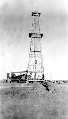Oil processing facilities at Abqaiq in Saudi Arabia's Eastern Province. Photo: unknown author / Wikimedia Commons, public domain.