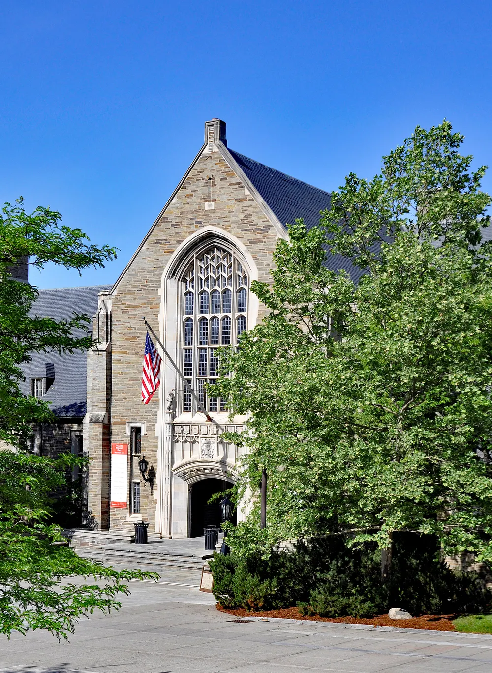 Willard Straight Hall on the Cornell University campus in Ithaca. Photo: P. Hughes / Wikimedia Commons, CC BY-SA 4.0.