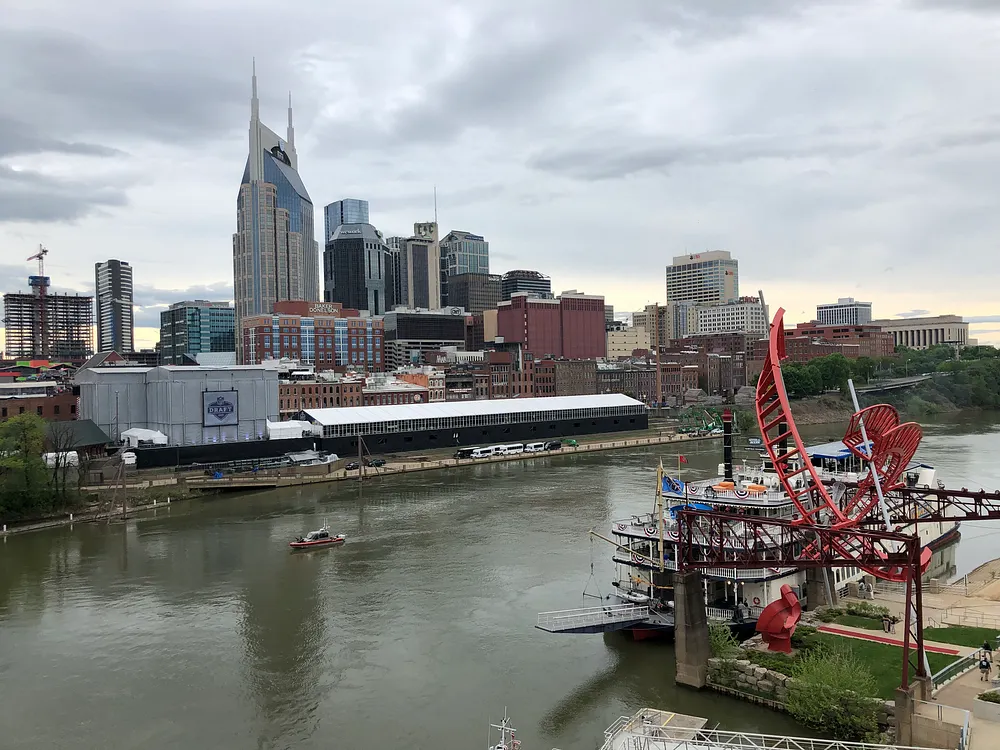 Downtown Nashville seen from the Seigenthaler Pedestrian Bridge. Photo: RL0919 / Wikimedia Commons, CC BY-SA 4.0.