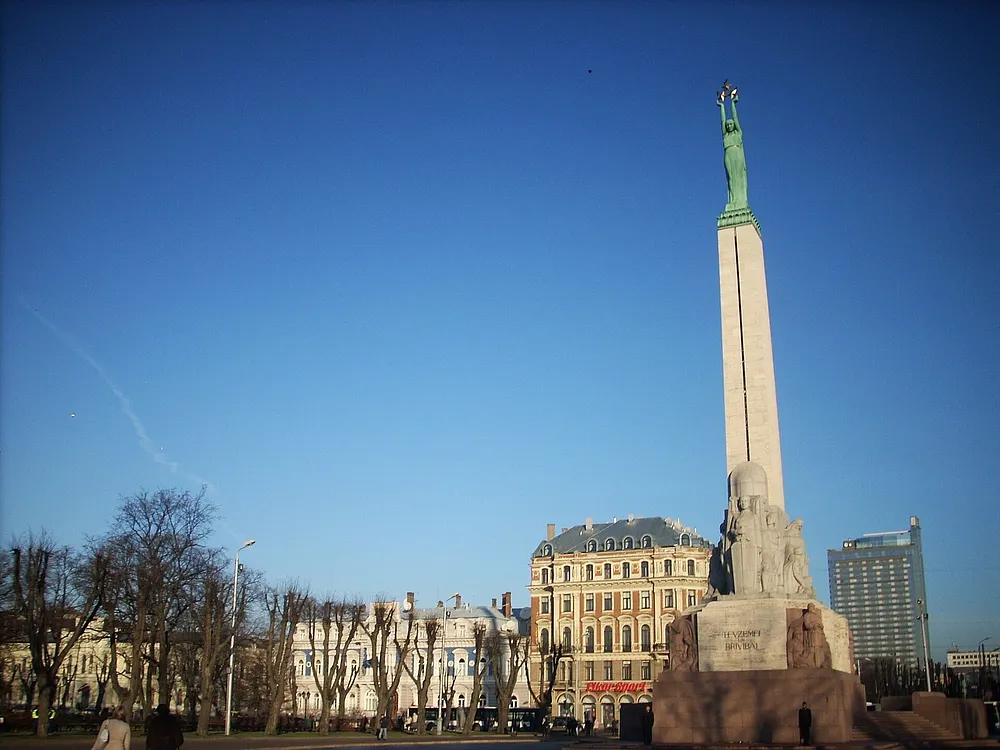 The Freedom Monument in central Riga, Latvia. Photo: Iikka Kivi / Wikimedia Commons, public domain.