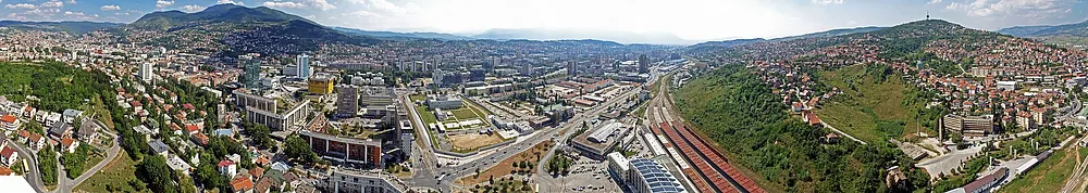A panoramic view across Sarajevo. Photo: H.Jungen / Wikimedia Commons, CC0.