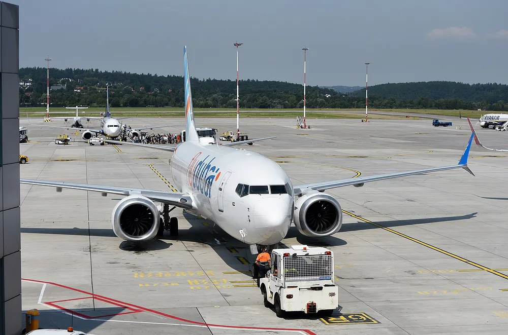 A flydubai Boeing 737 (A6-FMG) on the ground at Krakow. Photo: Bahnfrend / Wikimedia Commons, CC BY-SA 4.0.