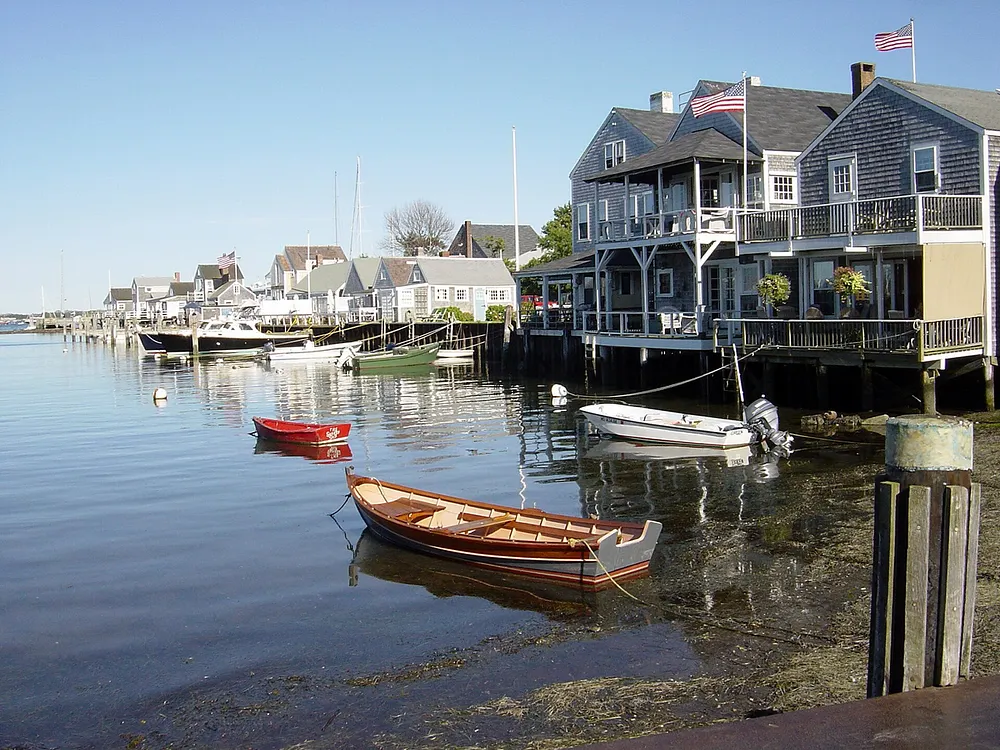 Harbour and waterfront buildings on Nantucket. Photo: Bobak / Wikimedia Commons, CC BY-SA 2.5.