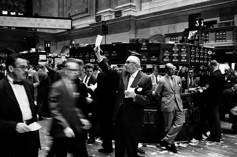 Traders on the floor of the New York Stock Exchange in a historical Library of Congress photograph. Photo: U.S. Library of Congress, public domain.