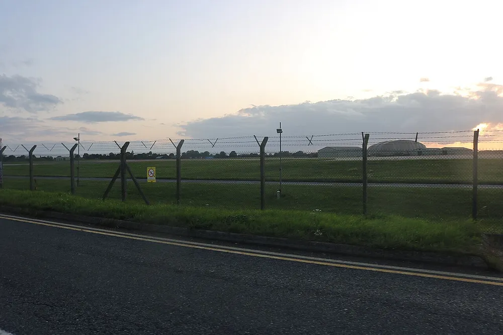 Runways and open grass at RAF Fairford in Gloucestershire. Photo: Philip Halling / geograph.org.uk, CC BY-SA 2.0.