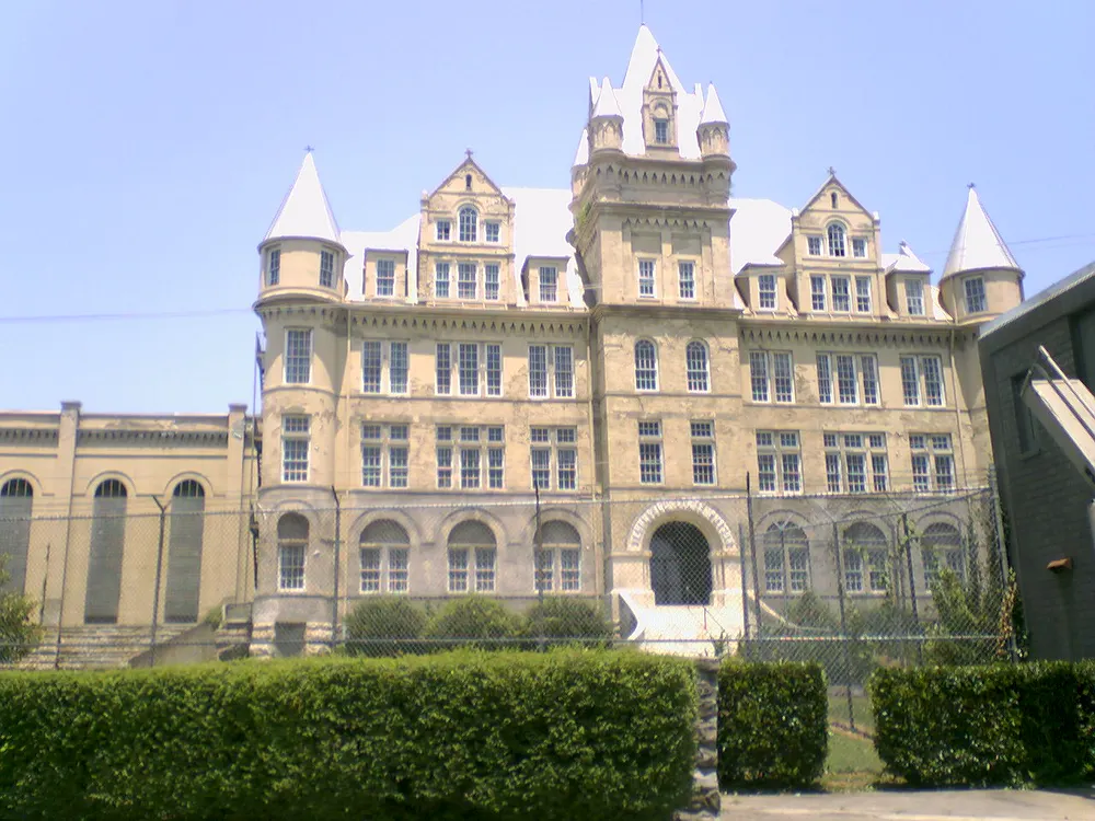 The main entrance of the Tennessee State Penitentiary in Nashville. Photo: Library of Congress / Historic American Buildings Survey, public domain.