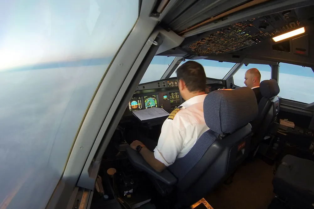 The flight deck of a Turkish Airlines Airbus A330-343. Photo: Kristopher Sandoval / Wikimedia Commons, CC BY-SA 4.0.
