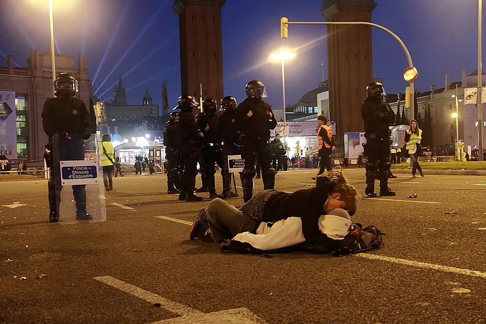 Protesters rally in Barcelona against public spending cuts. Photo: Adrià Garcia / Wikimedia Commons, CC BY-SA 2.0.