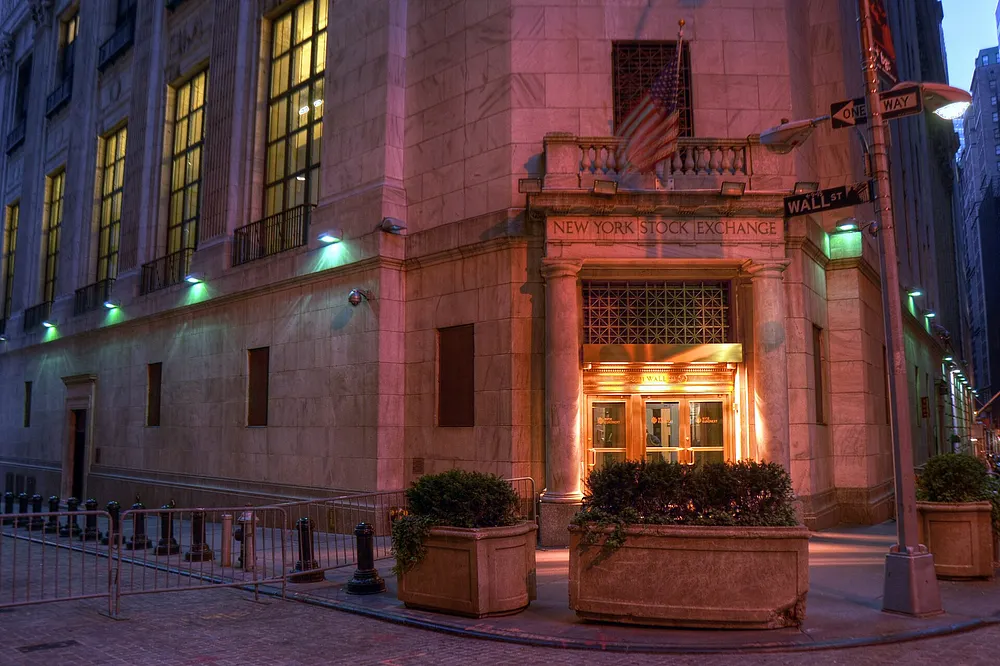 The New York Stock Exchange area at 11 Wall Street. Photo: Arun De Joe / Wikimedia Commons, CC BY-SA 3.0.