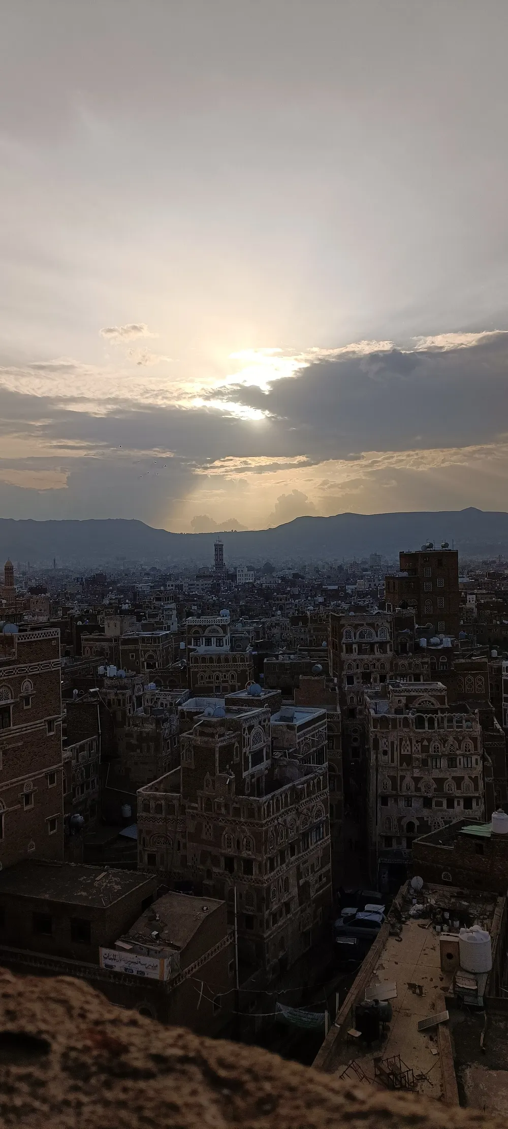 Old Sana'a, Yemen, with traditional multi-storey tower houses. Photo: Ellennight / Wikimedia Commons, CC BY-SA 4.0.