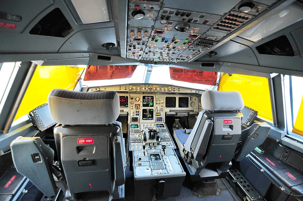 The flight deck of an Airbus A330 airliner. Photo: Ralf Roletschek / Wikimedia Commons, CC BY 3.0.
