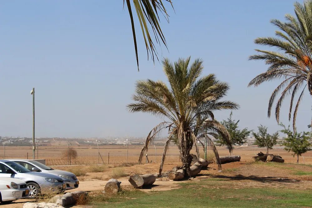 A view from Kibbutz Kfar Aza toward the Gaza Strip. Photo: Deror Avi / Wikimedia Commons, CC BY-SA 3.0.