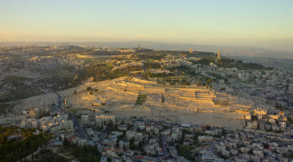 The Jewish cemetery on the Mount of Olives in East Jerusalem. Photo: Godot13 / Wikimedia Commons, CC BY-SA 4.0.