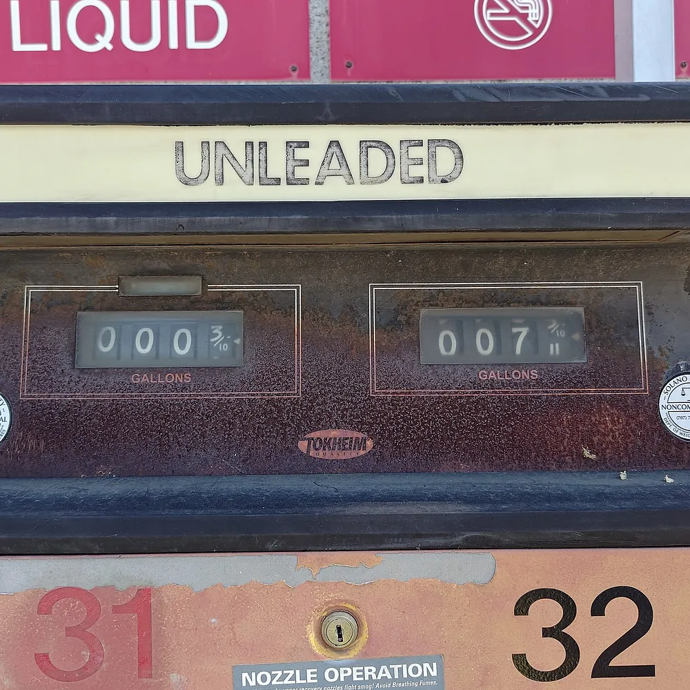 A close view of an unleaded gasoline pump. Photo: UnifiedFunctionality / Wikimedia Commons, CC BY-SA 3.0.