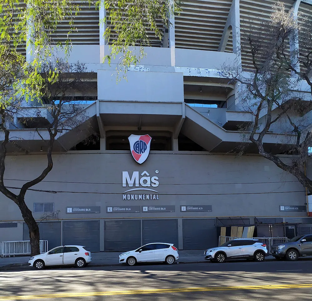 The exterior of Estadio Mas Monumental in Buenos Aires. Photo: Fernando Martello / Wikimedia Commons, CC BY-SA 4.0.