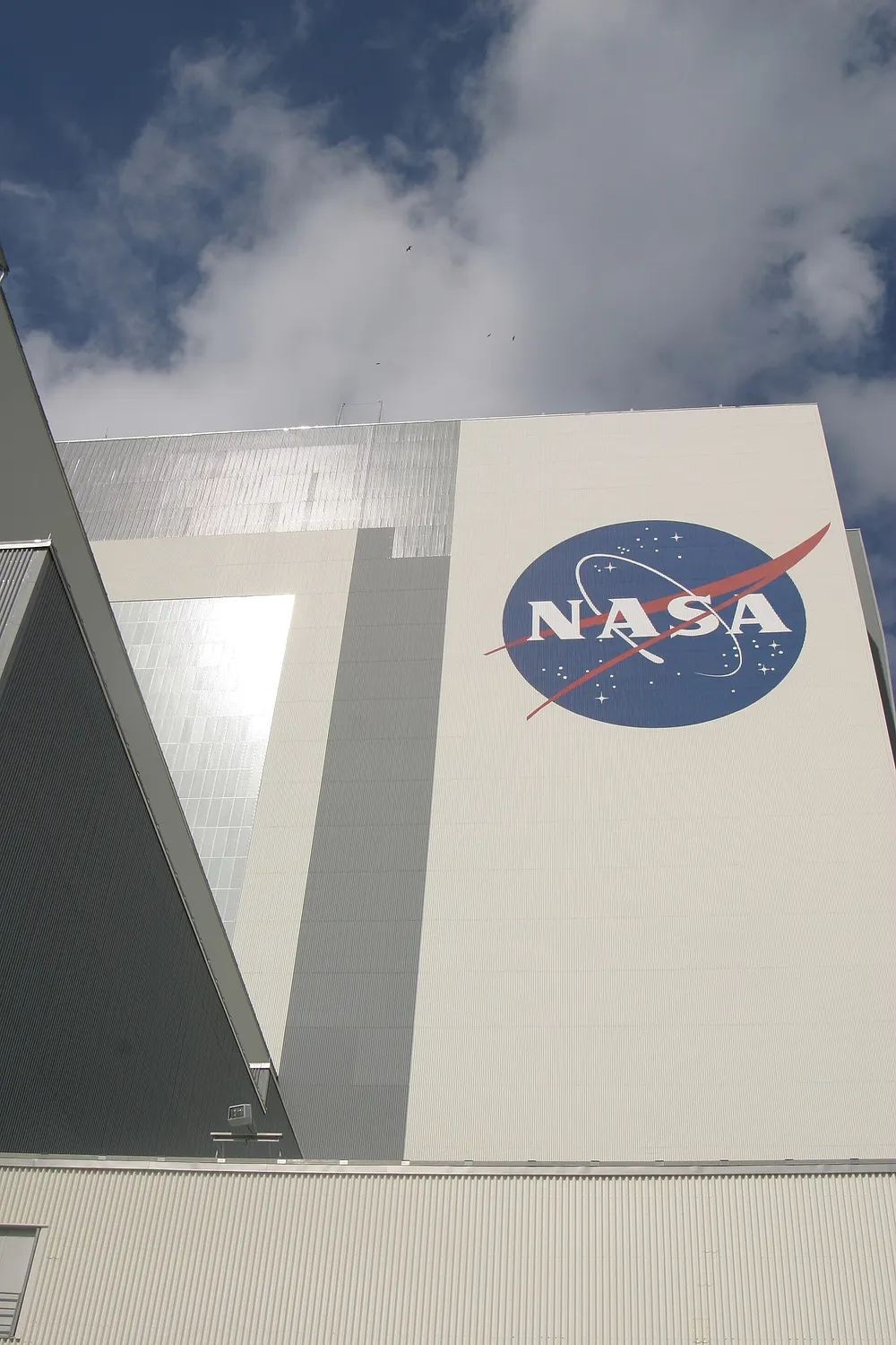 The Vehicle Assembly Building at Kennedy Space Center. Photo: DLR German Aerospace Center / Wikimedia Commons, CC BY 2.0.