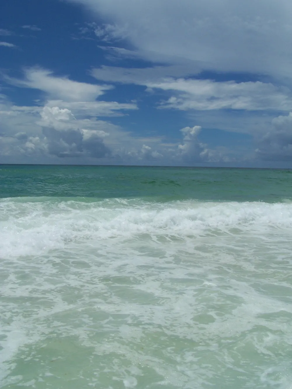 The beach at Destin, Florida. Photo: Mark Griffin / Wikimedia Commons, Public domain.