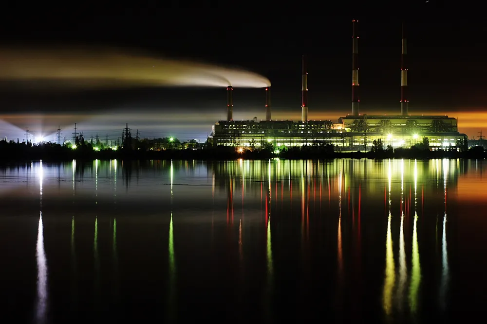 The Zmiiv thermal power plant in Ukraine's Kharkiv region. Photo: Maksim Sidorov / Wikimedia Commons, CC BY 3.0.