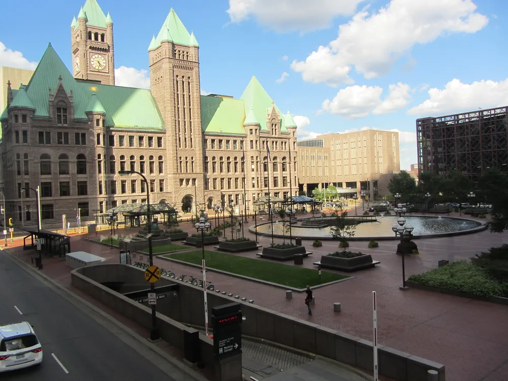 Minneapolis City Hall. Photo: Jason Riedy / Wikimedia Commons, CC BY 2.0.