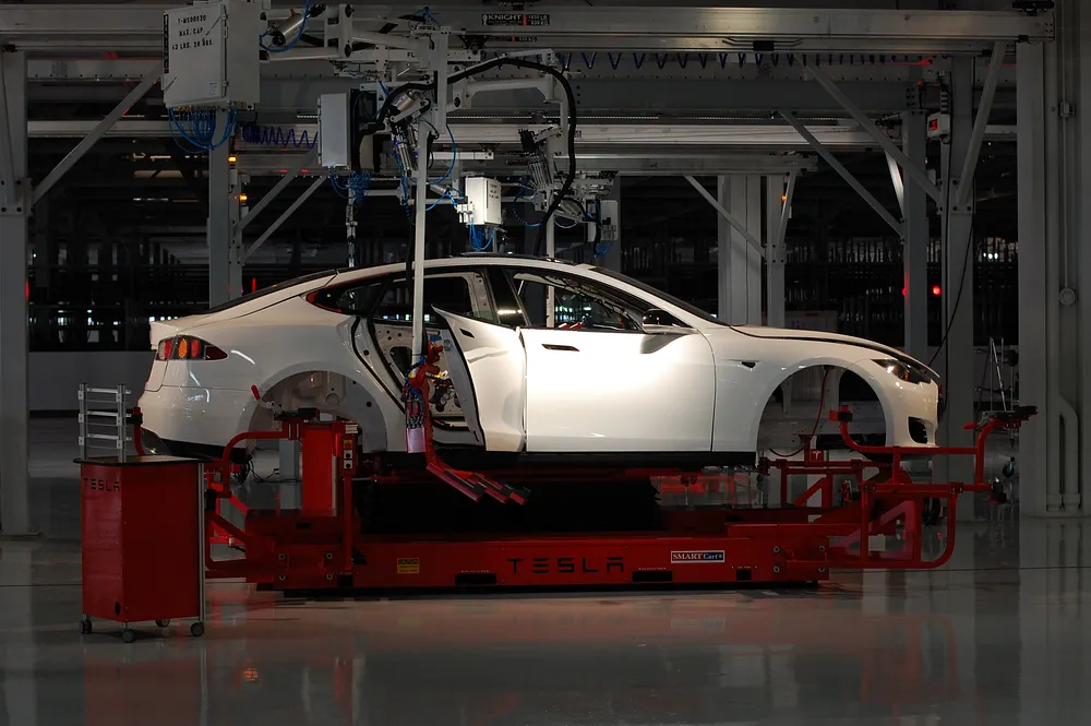 A car body on the line at the Tesla factory in Fremont. Photo: Maurizio Pesce / Wikimedia Commons, CC BY 2.0.