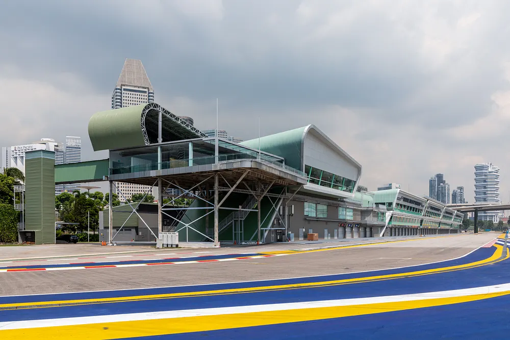 The pit building at the Marina Bay Street Circuit in Singapore. Photo: Dietmar Rabich / Wikimedia Commons, CC BY-SA 4.0.