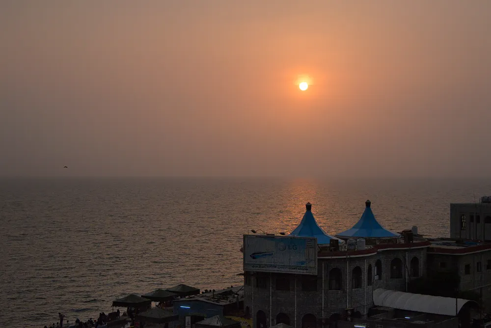 The waterfront at Hodeidah, Yemen. Photo: Rod Waddington / Wikimedia Commons, CC BY-SA 2.0.