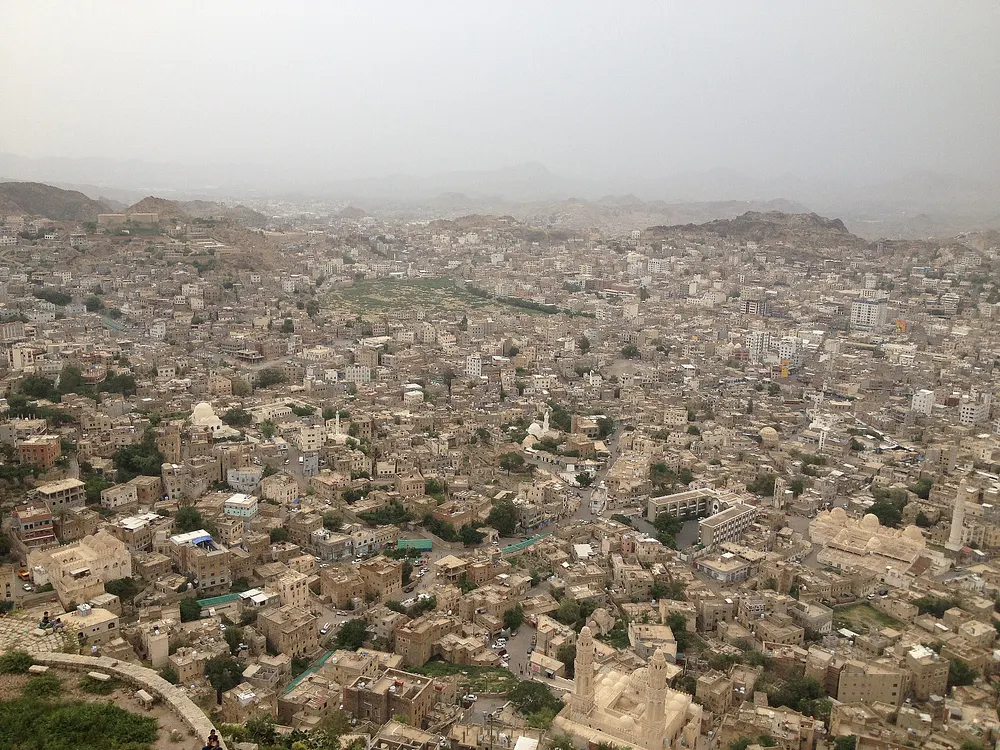 The city of Taiz, Yemen, seen from Al-Qahira Castle. Photo: SharabSalam / Wikimedia Commons, CC BY-SA 4.0.