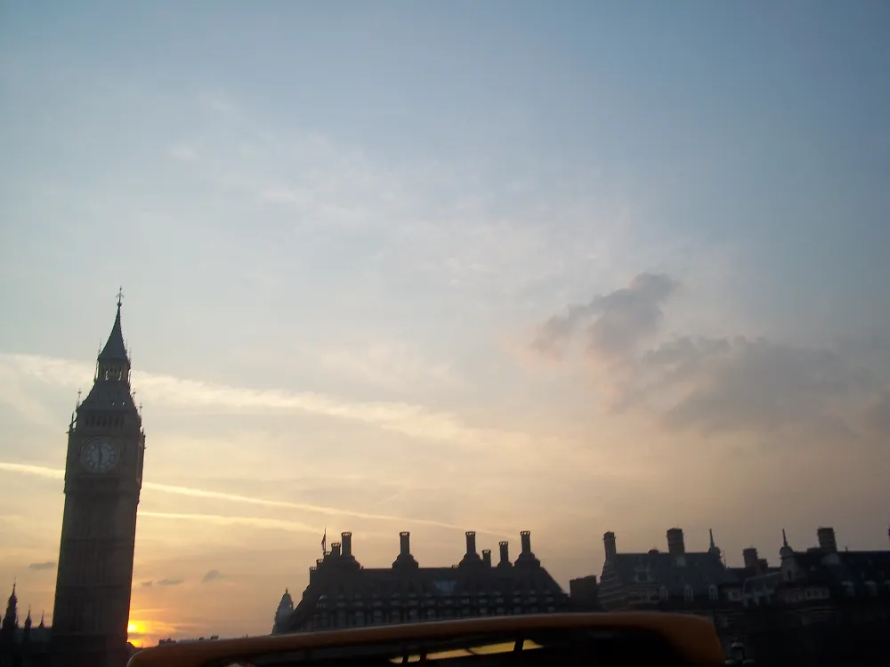 The Elizabeth Tower and the Palace of Westminster at sunset. Photo: VirtuallyLondonBecky / Wikimedia Commons, CC BY-SA 4.0.