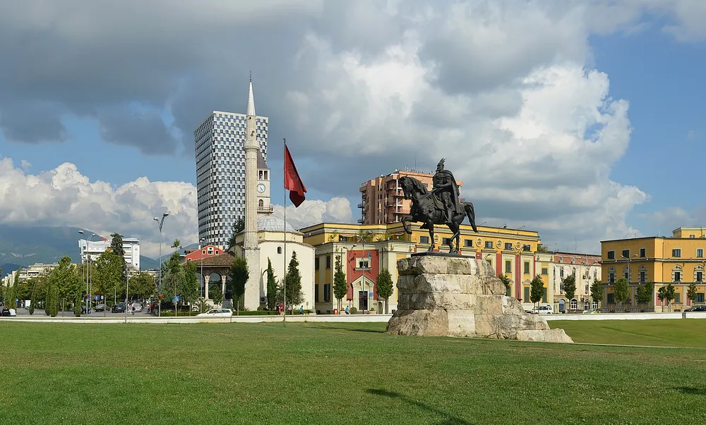 Skanderbeg Square in Tirana. Photo: Pudelek / Wikimedia Commons, CC BY-SA 4.0.
