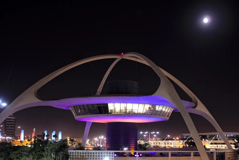 The Theme Building at Los Angeles International Airport. Photo: Junkyardsparkle / Wikimedia Commons, CC0.