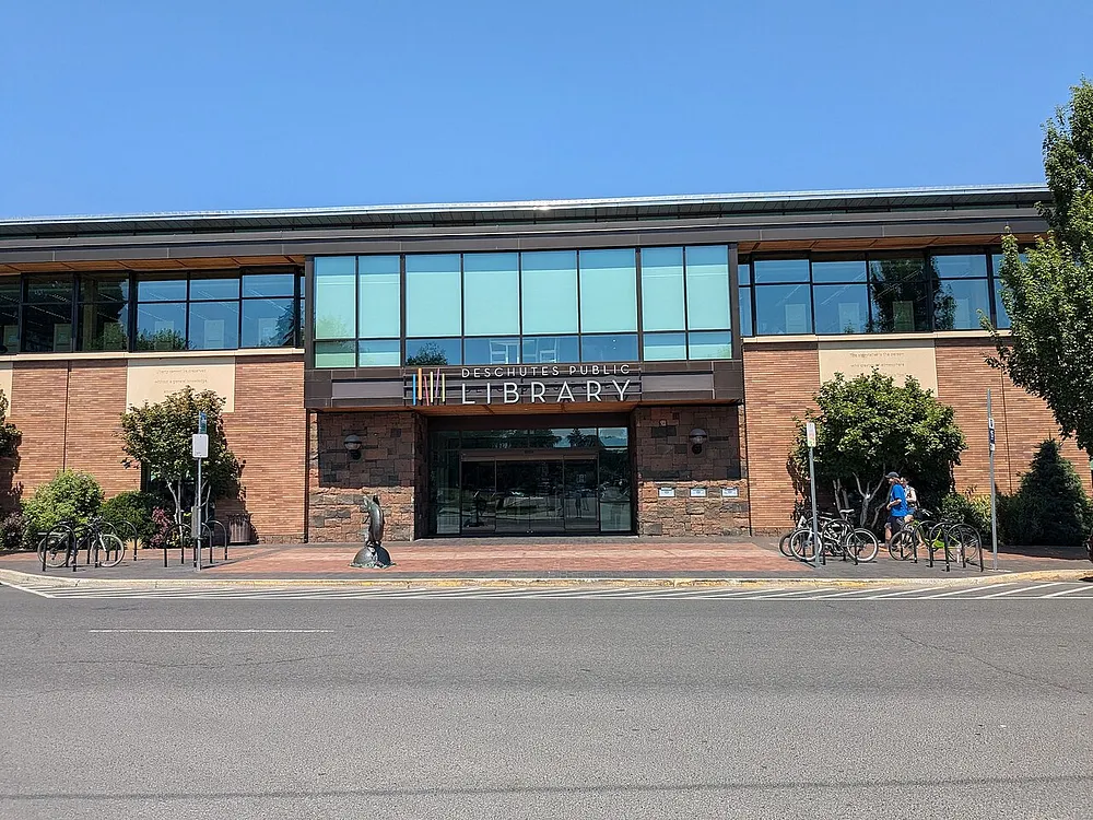 The Deschutes Public Library in downtown Bend, Oregon. Photo: Paul2520 / Wikimedia Commons, CC0.