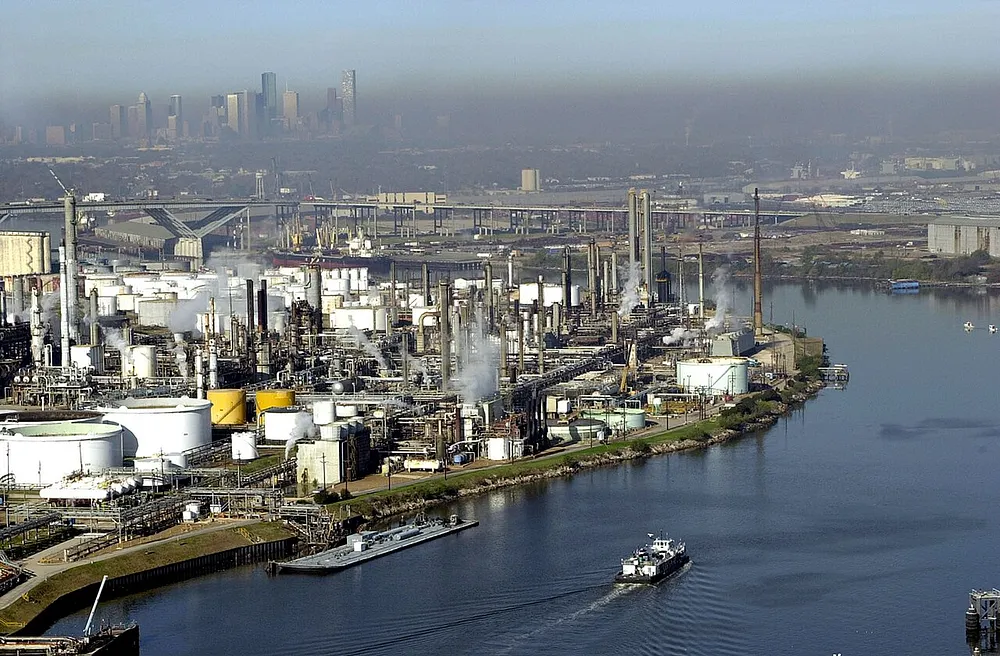 The Houston Ship Channel, a US petroleum waterway. Photo: United States Coast Guard, PA2 James Dillard / Wikimedia Commons, public domain.