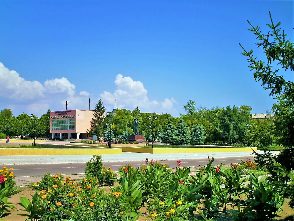 The central square in Oleshky, Ukraine. Photo: Gottinight / Wikimedia Commons, CC BY-SA 3.0.