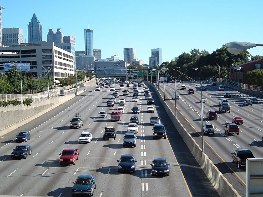 Downtown Atlanta and the Downtown Connector. Photo: Scott Ehardt / Wikimedia Commons, public domain.