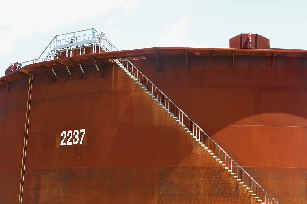 Oil storage tanks at the Enbridge tank farm in Cushing, Oklahoma. Photo: roy.luck / Wikimedia Commons, CC BY 2.0.