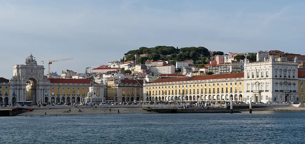 Praca do Comercio in Lisbon, seen from the Tagus. Photo: Jakub Halun / Wikimedia Commons, CC BY 4.0.