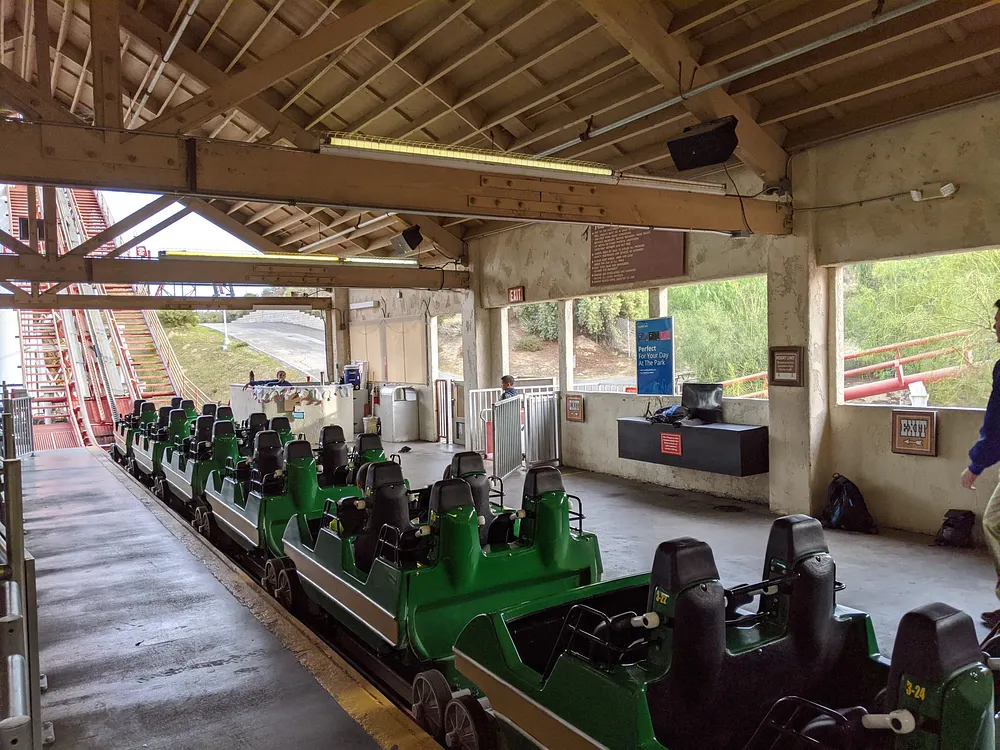 The Viper station at Six Flags Magic Mountain. Photo: Roller Coaster Philosophy / Wikimedia Commons, CC BY 2.0.