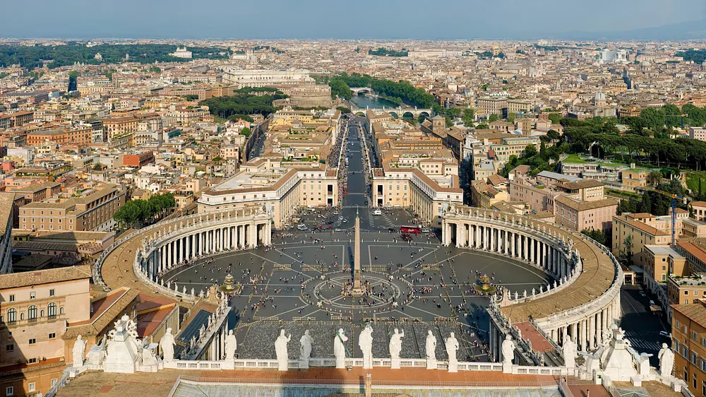 St Peter's Square in Vatican City. Photo: Diliff / Wikimedia Commons, CC BY-SA 3.0.