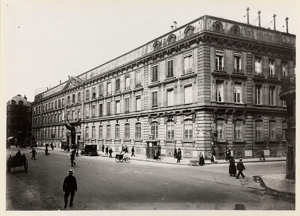 The Banque de France headquarters on rue Croix-des-Petits-Champs in Paris, in an archive photo. Photo: Anonymous photographer, Paris Musées / Wikimedia Commons, CC0.