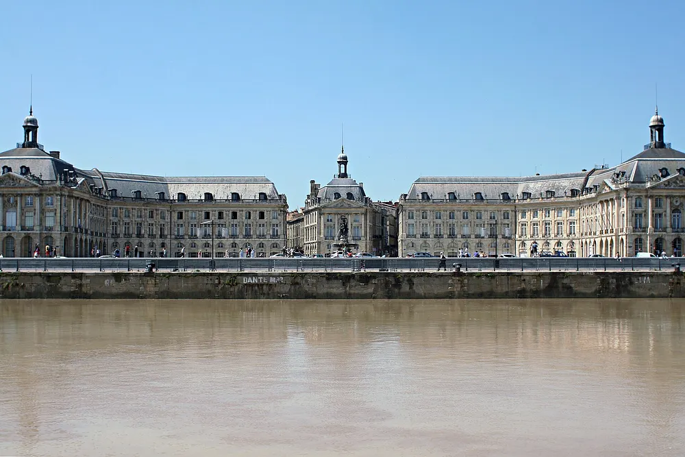Place de la Bourse in Bordeaux, seen from the Garonne. Photo: Coyau / Wikimedia Commons, CC BY-SA 3.0.