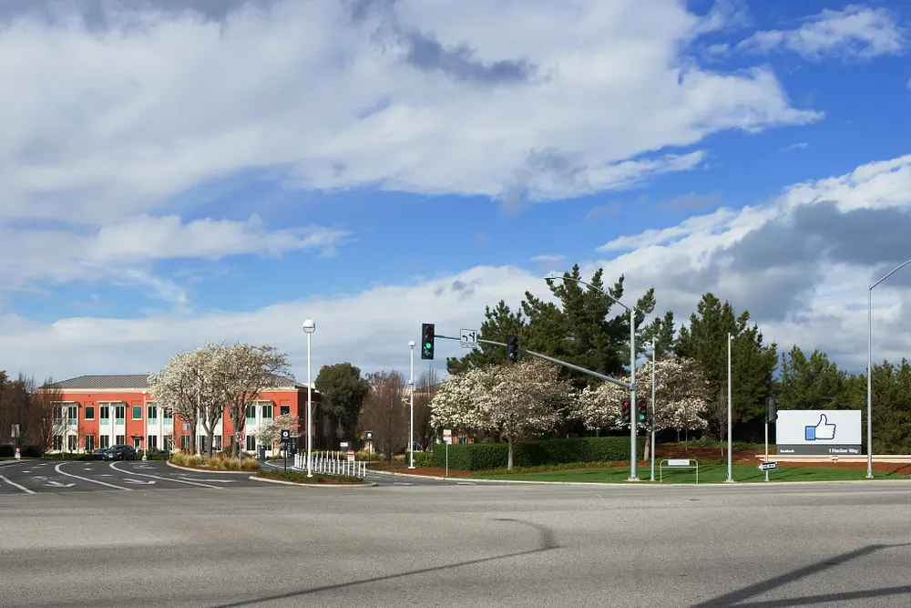 The Meta headquarters sign at 1 Hacker Way in Menlo Park. Photo: LPS.1 / Wikimedia Commons, CC0.